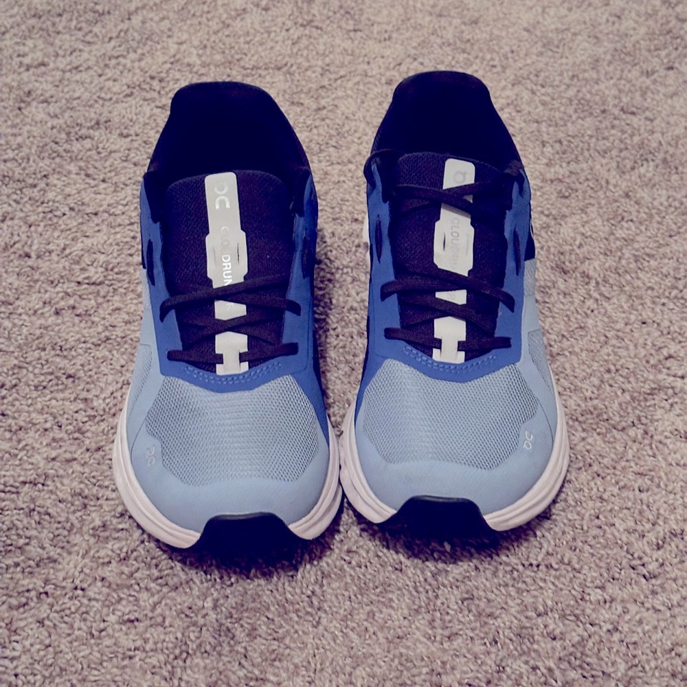 ON cloudrunner, women’s size 9.